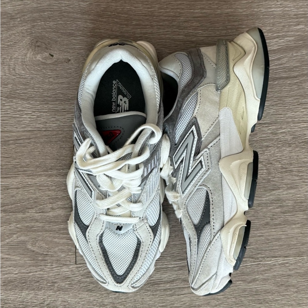 New Balance White and Gray Sneakers - Picture 2 of 2
